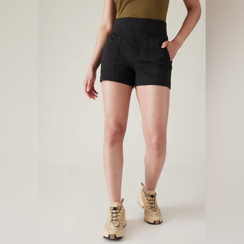 Athleta Trekkie Short - US 4